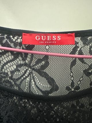 Blusa negra con encaje