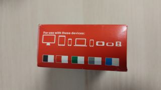 Mini altavoz Bluetooth negro y rojo