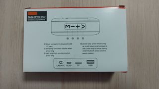 Mini altavoz Bluetooth negro y rojo