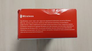 Mini altavoz Bluetooth negro y rojo