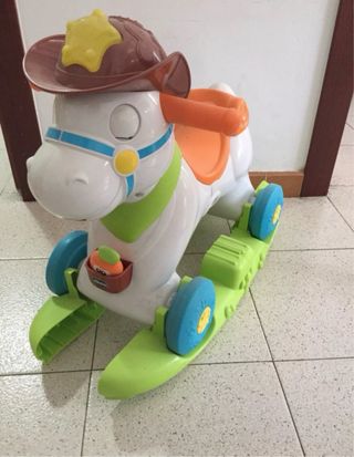 Caballo balancín correpasillos con música