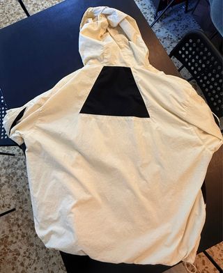 Chaqueta Beige y Azul con Capucha