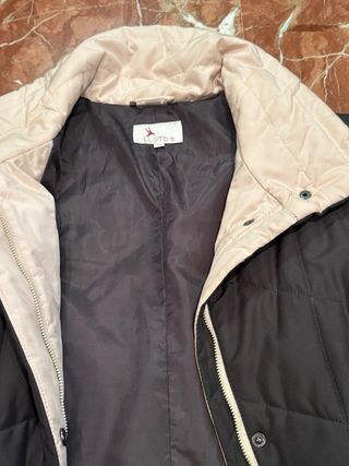 Abrigo acolchado Lloyd's beige y negro