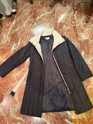 Abrigo acolchado Lloyd's beige y negro