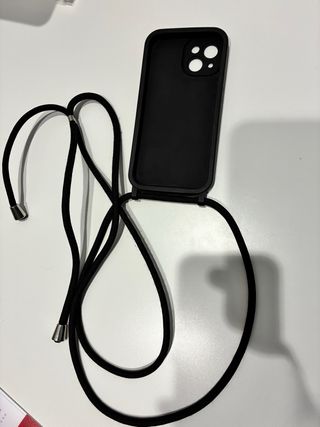 Funda iPhone 15 Negra con Cuerda