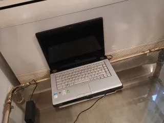 Toshiba Satellite que funciona con Windows 7