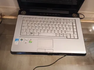 Toshiba Satellite que funciona con Windows 7