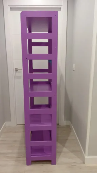 Estantería Morada de Madera