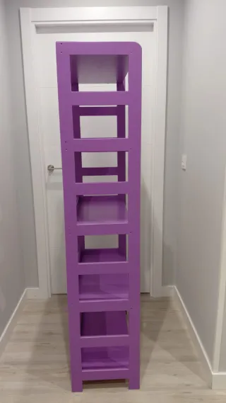 Estantería Morada de Madera
