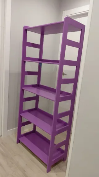 Estantería Morada de Madera