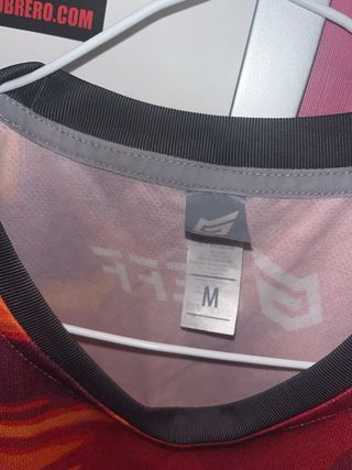 Camiseta deportiva multicolor