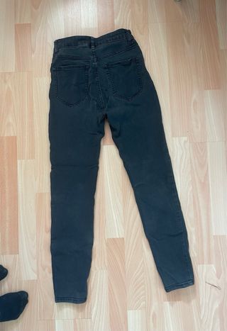 Pantalón pitillo negro