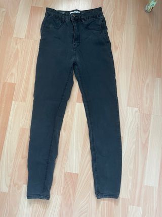 Pantalón pitillo negro