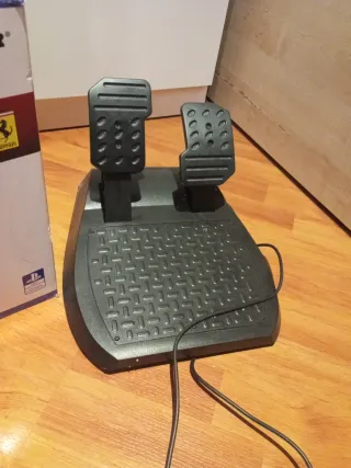 Volante e Pedali Thrustmaster Ferrari T80