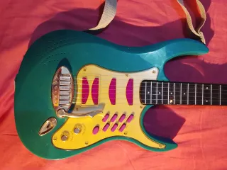 Guitarra Eléctrica Juguete (no funciona del todo)