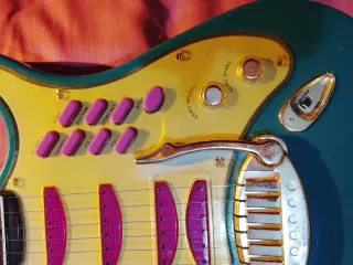 Guitarra Eléctrica Juguete (no funciona del todo)