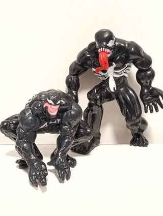 Lote 2 Figuras Venom Marvel Comansi Kinder
