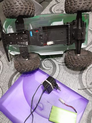 Coche teledirigido Monster Skeleton