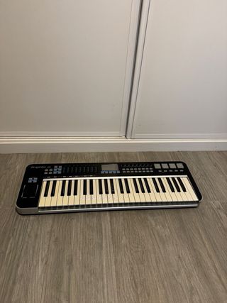 Teclado MIDI Samson Graphite 49 + Soporte + Funda