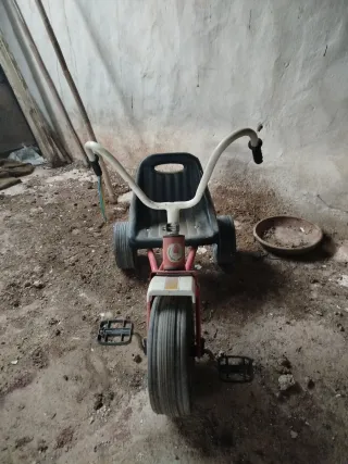 2 Triciclo infantil antiguo
