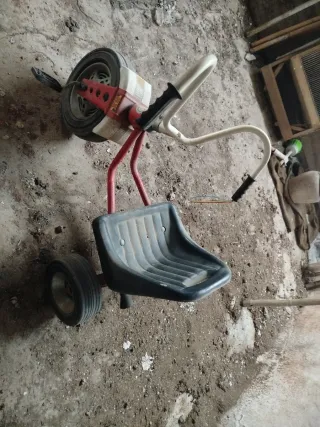 2 Triciclo infantil antiguo