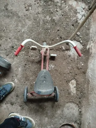 2 Triciclo infantil antiguo