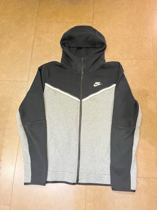 Chaqueta Nike Tech Fleece Negra y Gris