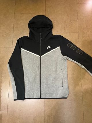 Chaqueta Nike Tech Fleece Negra y Gris