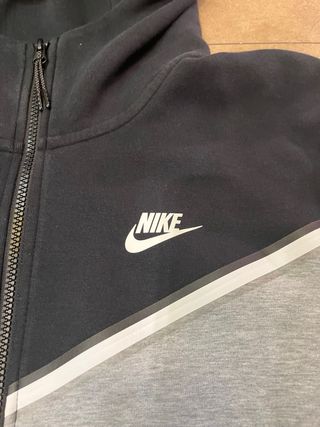Chaqueta Nike Tech Fleece Negra y Gris