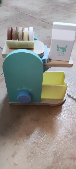 Cafetera de madera infantil