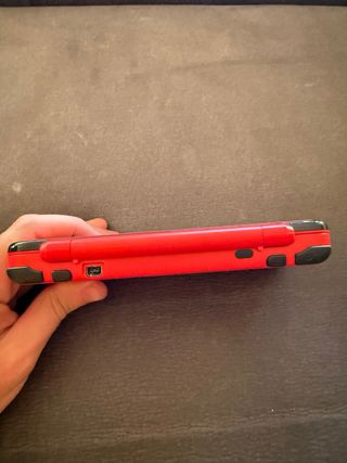 Nintendo 2DS XL Edición Poké Ball