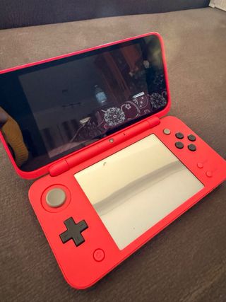 Nintendo 2DS XL Edición Poké Ball