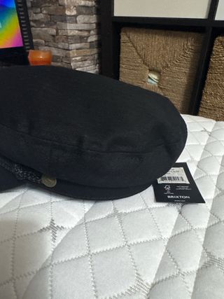 Gorra marinera negra con trenza