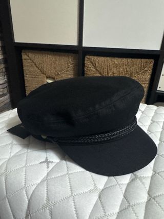 Gorra marinera negra con trenza