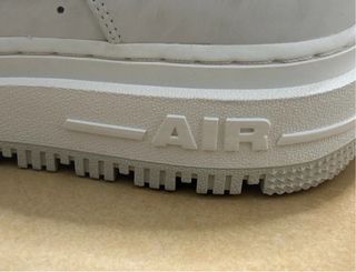 Nike Air Force 1 Luxe Talla 44 SELLADO DE FÁBRICA