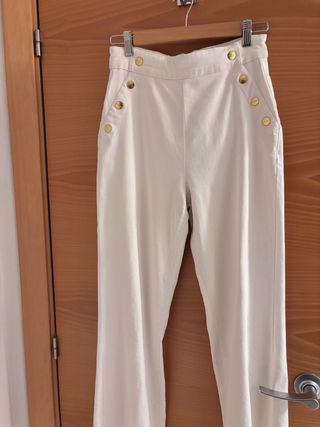 Pantalón Guess color crema nuevo