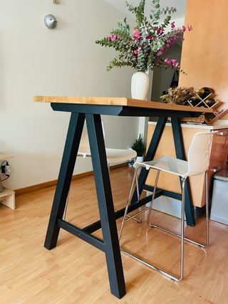Mesa alta JYSK + 2 taburetes