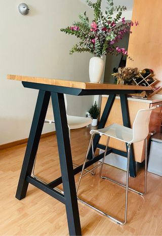 Mesa alta JYSK + 2 taburetes