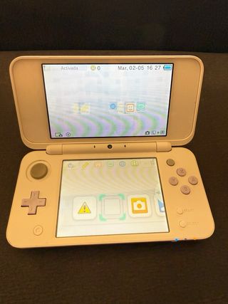 Nintendo 2DS XL Tomodachi Life Blanca