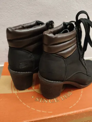 Stivaletti neri con lacci e tacco basso n.36