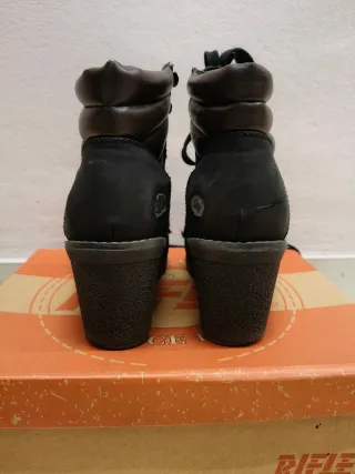 Stivaletti neri con lacci e tacco basso n.36