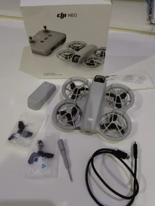 Dron DJI neo