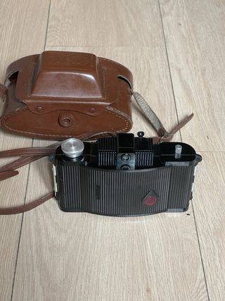 Cámara analógica Sport-Fex con funda de piel