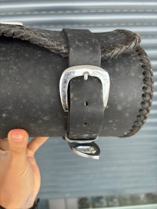 Bolso redondo cuero negro y plata