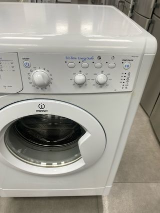 Lavadora Indesit 8kg carga frontal 1000rpm clase A