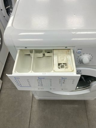 Lavadora Indesit 8kg carga frontal 1000rpm clase A