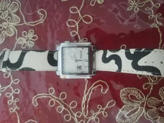 Reloj Tous Cuadrado Blanco y Negro
