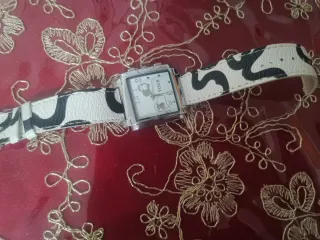 Reloj Tous Cuadrado Blanco y Negro