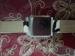 Reloj Tous Cuadrado Blanco y Negro