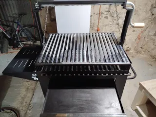Parrilla Barbacoa de carbón a estrenar.